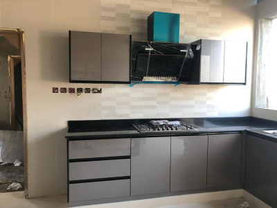 Aluminium kitchen cabinet installation in Muscat and Sohar Oman 5 - تركيب خزانة مطبخ ألمن… – aluminium kitchen cabinet fabrication – Al Noo…