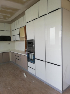 Aluminium kitchen cabinet installation in Muscat and Sohar Oman 6 - تركيب خزانة مطبخ ألمن… – aluminium kitchen cabinet fabrication – Al Noo…
