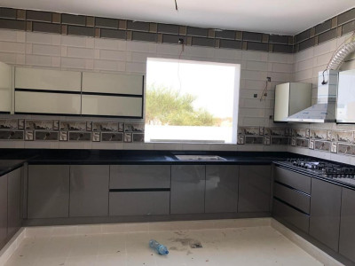 Aluminium kitchen cabinet installation in Muscat and Sohar Oman 7 - تركيب خزانة مطبخ ألمن… – aluminium kitchen cabinet fabrication – Al Noo…