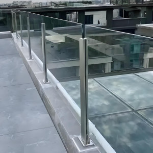 Glass balcony railing installation in Muscat and Sohar Oman 3 - تركيب درابزين شرفة زجاجي… – glass railing and balustrade installation – Al…