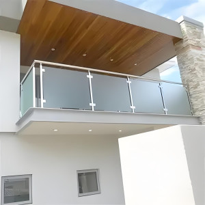 Glass balcony railing installation in Muscat and Sohar Oman 8 - تركيب درابزين شرفة زجاجي… – glass railing and balustrade installation – Al…