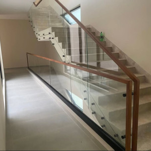 Glass staircase railing installation in Muscat and Sohar Oman 17 - تركيب درابزين درج زجاج… – glass railing and balustrade installation – Al…