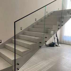 Glass staircase railing installation in Muscat and Sohar Oman 22 - تركيب درابزين درج زجاج… – glass railing and balustrade installation – Al…