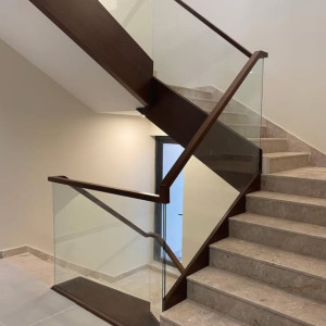 Glass staircase railing installation in Muscat and Sohar Oman 23 - تركيب درابزين درج زجاج… – glass railing and balustrade installation – Al…